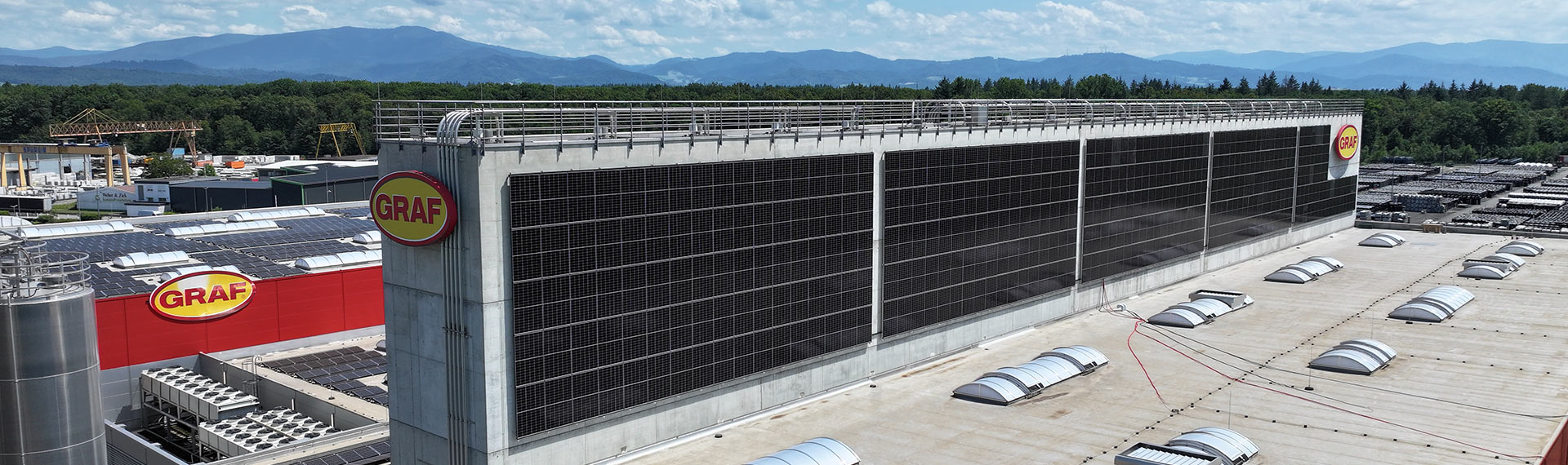 Graf Teningen Luftbild PV-Anlage Wand
