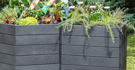 Trendy slate look in the garden