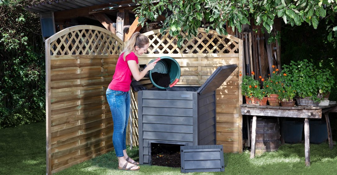 Thermo-Wood composter including grating