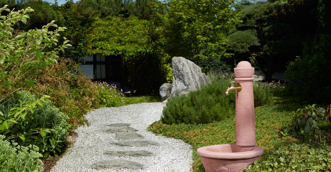 Stone fountains Roma redstone