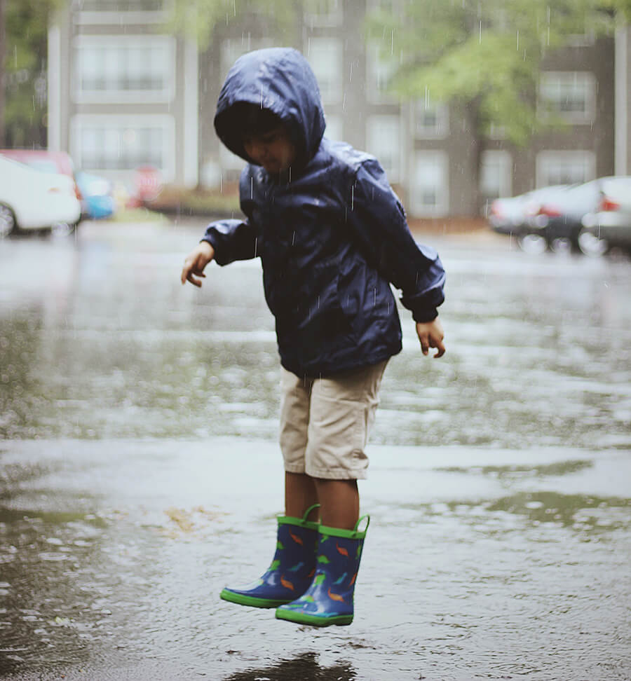 Kid playing in rain 2022 11 16 22 03 52
